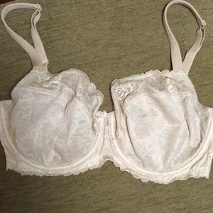 Full coverage Cacique bra